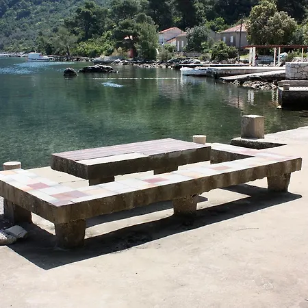 Okuklje 4912d * Babino Polje